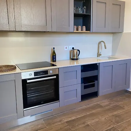 San Giuliani Heights Apartment *