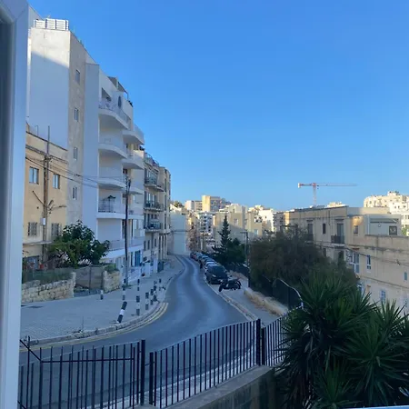 San Giuliani Heights Apartment *