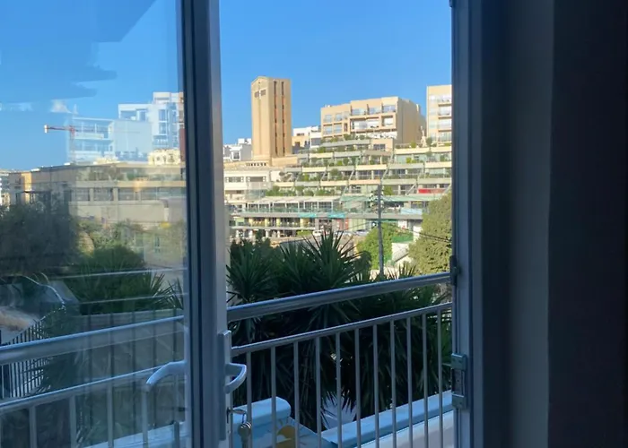 San Giuliani Heights 公寓 *